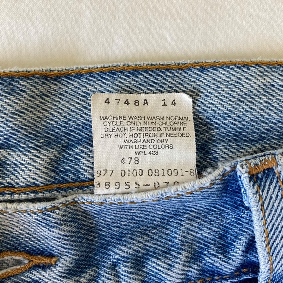 Women's Vintage Levi Jean Shorts Size 14 - Picture 7 of 12